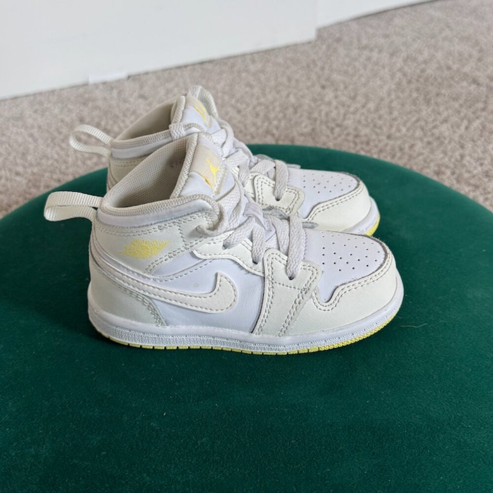 Nike Air Jordan 1 Mid *GS* - Sail / Light Laser Orange / White